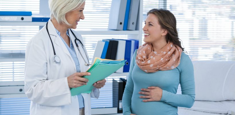 Pregnant patient consulting a doctor